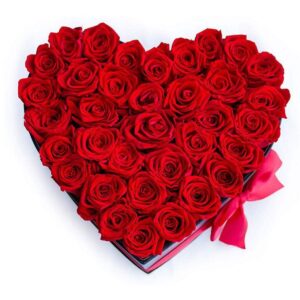 Medium heart red roses gift box